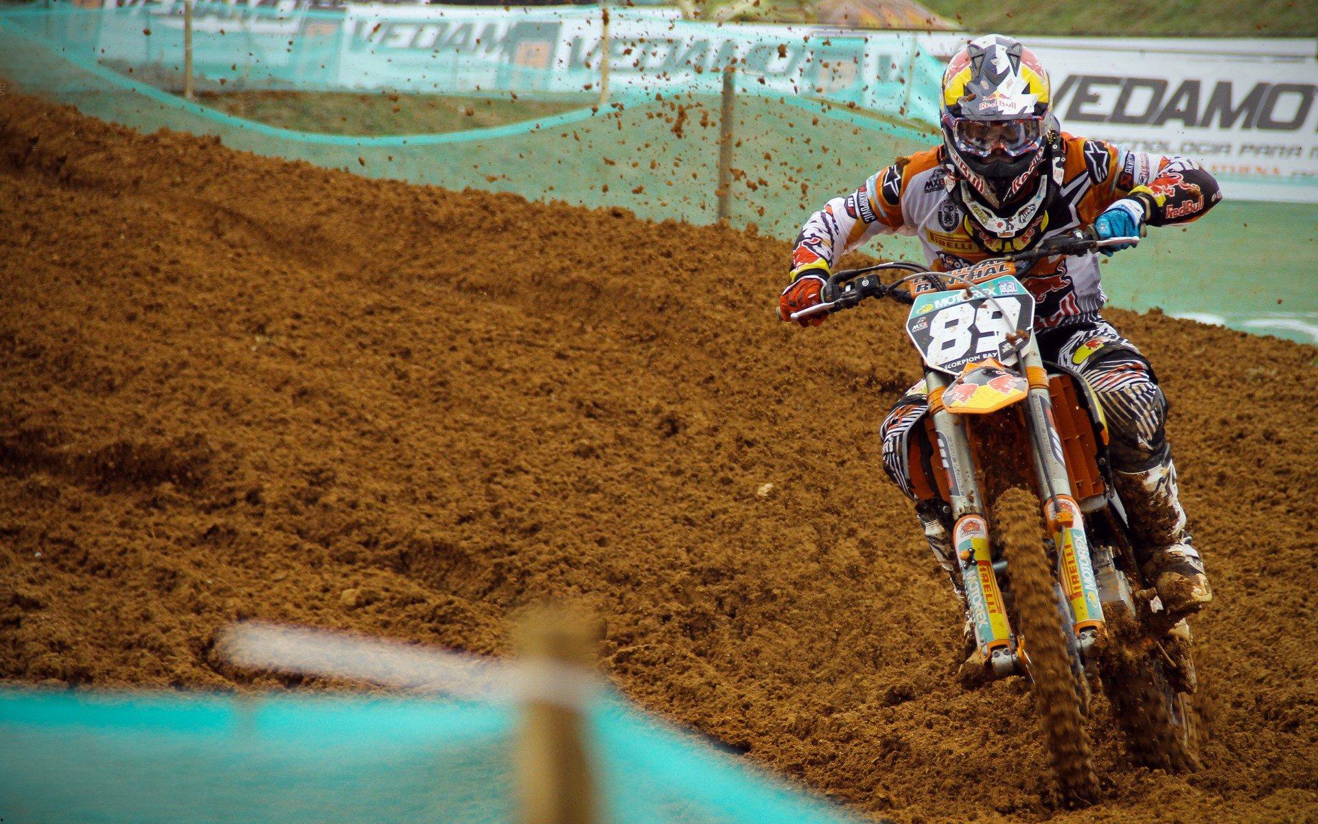 英超争冠白热化，曼城、阿森纳、利物浦三强鼎立，赛季末决战在即