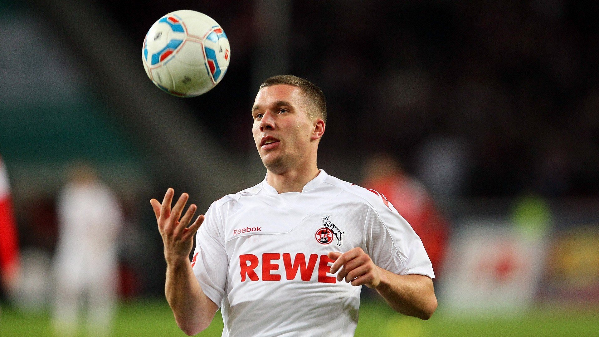 温网2024,阿尔卡拉斯卫冕成功,斯瓦泰克首夺草地大满贯